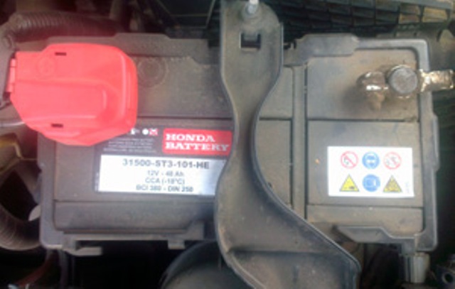 Замена аккумулятора на Honda Accord