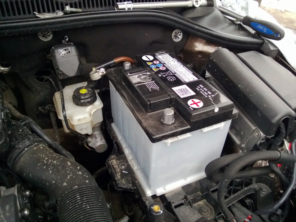 замена аккумулятора на Volkswagen Jetta